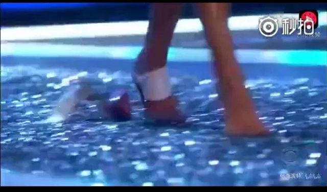 #维密大秀#有哪些维密天使曾经在维密T台上跌倒过？