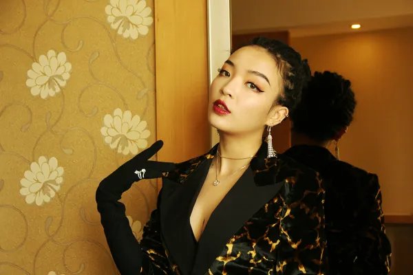 VaVa孩子王恋情公开说了什么，两个人什么时候在一起的？