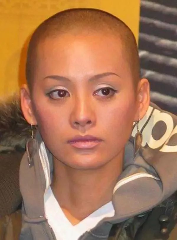 国内外有哪些明星秃头了依然很帅的？