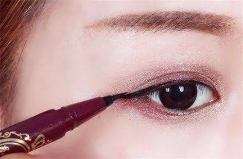 化淡妆需要哪些化妆品 淡妆怎么化才好看