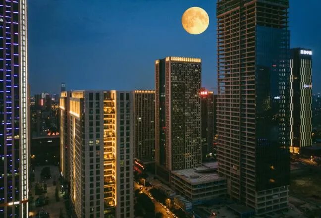 十五的月亮十六圆祝福语 十五的月亮十六圆简短说说