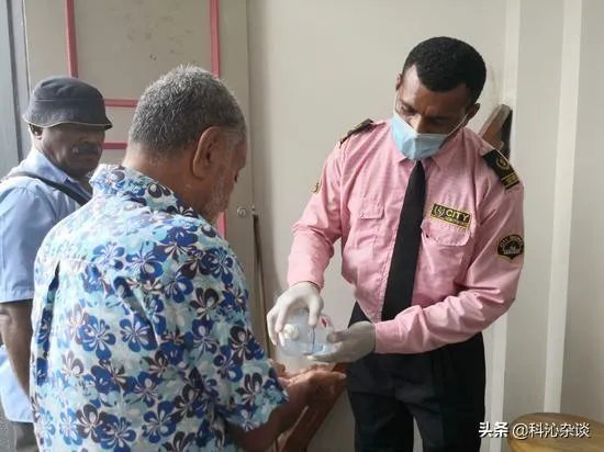 美国新冠肺炎人数确诊超过10万人,美国会采取封城的措施吗?