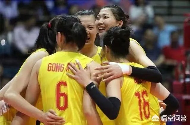 北仑站女排最后一战，大美女姚笛在场下捂嘴偷笑，朱婷还手舞足蹈的发生了什么？