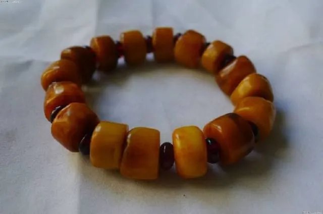 老蜜蜡的作用  佩戴老蜜蜡的好处