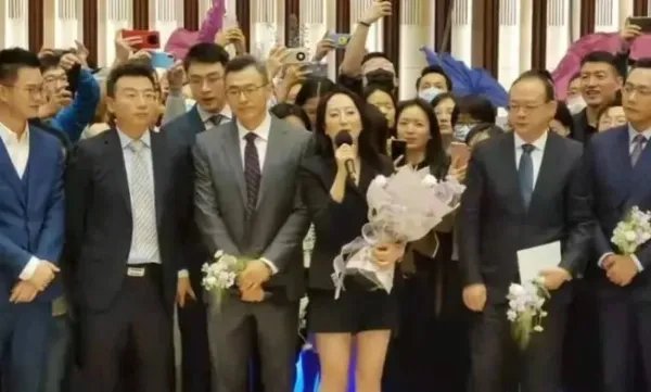 复工首日,孟晚舟与华为人齐声高歌,现场情况如何?