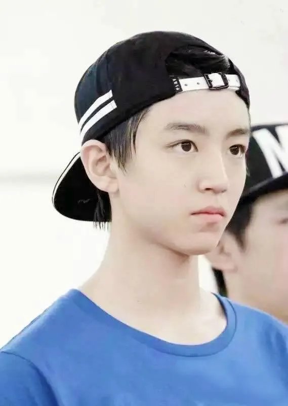 王俊凯军训照曝光，镜头中王俊凯大学会有真友谊吗？