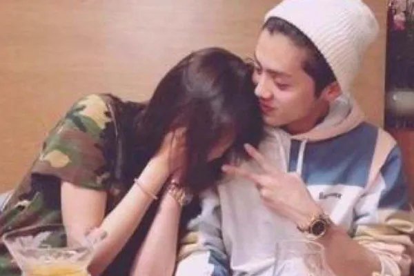 关晓彤鹿晗同款窗帘显甜蜜,好的恋情是如何做到甜蜜的?