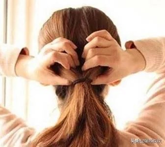 中长发怎么扎好看，简单编发盘发图解？