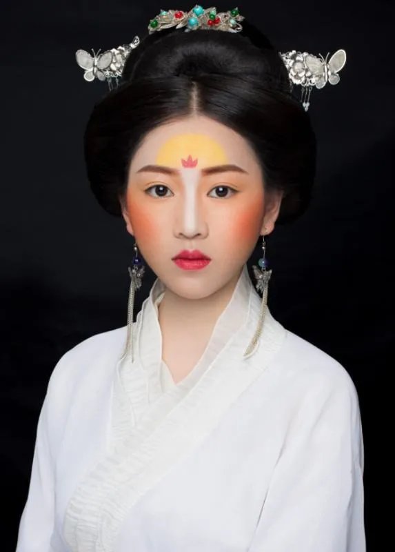 学化妆，大概多久多少钱