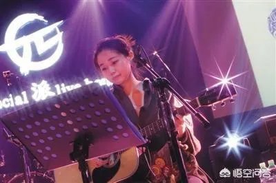 为什么花粥她自己唱的歌大多没版权,翻唱的却有版权?