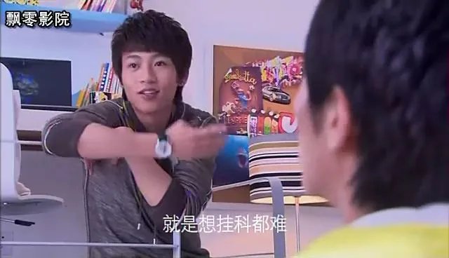 一起又看流星雨 慕容云海的卧室图片 听说有柯南的海报 求截图 ！！！！！！