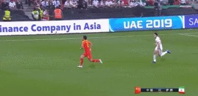 冯潇霆被恒大下放至预备队后，众多体坛大佬纷纷为其鸣不平，这种抱团方式你怎么看？