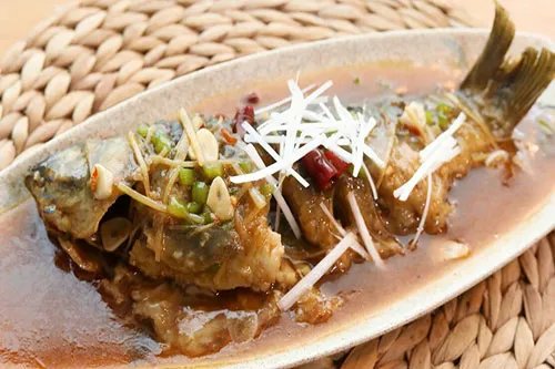 红烧鲫鱼的做法 红烧鲫鱼的家常做法