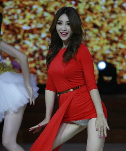 柳岩天天向上热舞上下失守 欧弟调侃要倒插门