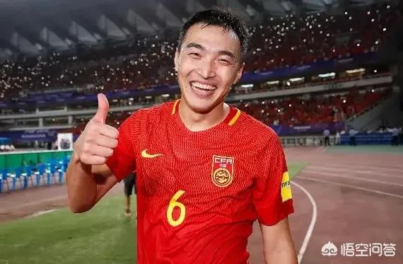 冯潇霆被恒大下放至预备队后，众多体坛大佬纷纷为其鸣不平，这种抱团方式你怎么看？