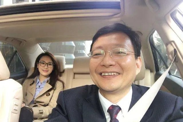 被称为财经网红一哥的李大霄，他到底有何魅力能拥有如此多的粉丝？