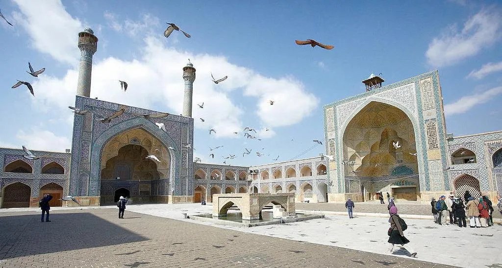 伊朗政府发言人确诊感染新冠肺炎,何时才能再次站起来?