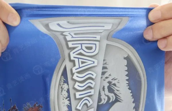 怎样让衣服上的烫画不裂口