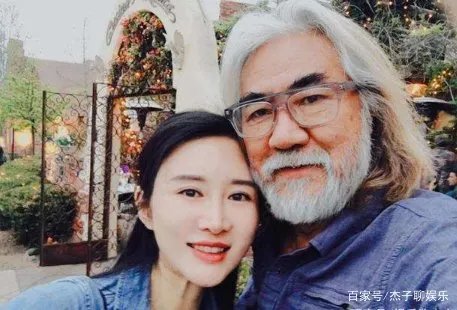 杜星霖被张纪中霸气搂怀，相差31岁被宠公主，她真的幸福吗？