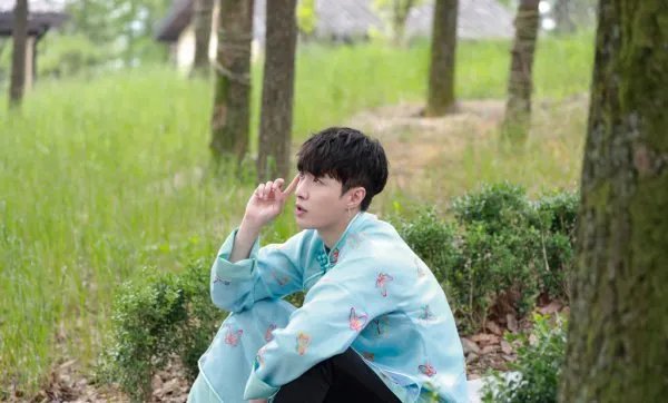 广电总局要求抵制唯流量、唯颜值畸形文化，这种畸形文化是如何衍生出来的？