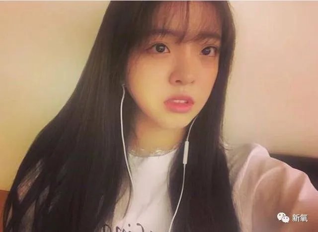 王中磊闺女晒长腿照，娱乐圈大佬们的千金都长什么样？