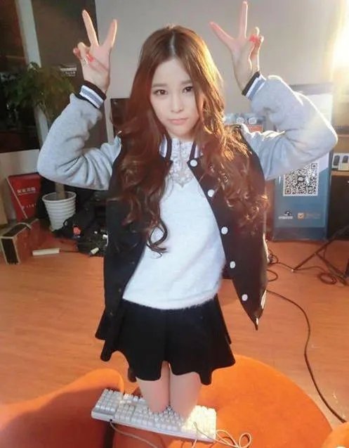 糖小幽照片简介：糖小幽dnf公交车事件起因