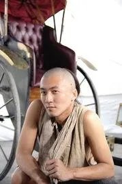 国内外有哪些明星秃头了依然很帅的？