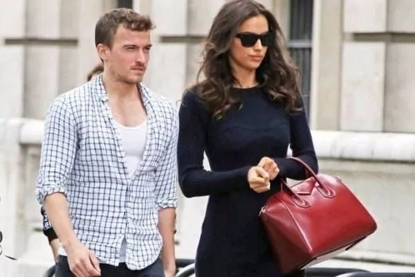 伊莲娜与库柏分手的原因为什么和当年与C罗分手的原因一样？