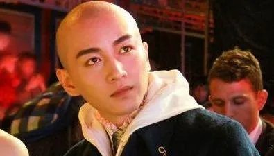 国内外有哪些明星秃头了依然很帅的？