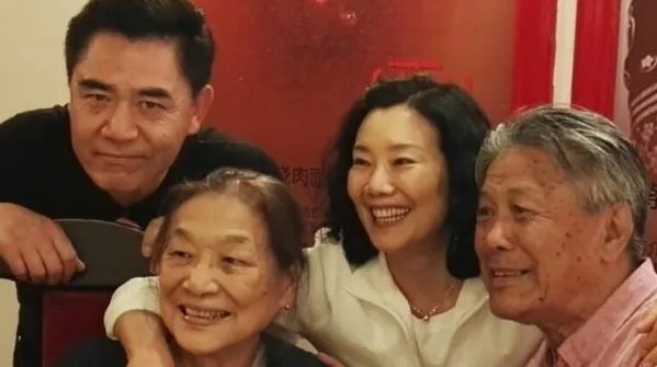 赵奎娥与大学同学恩爱45年，现在过得怎么样？