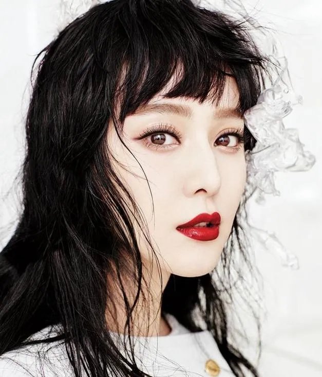 大方脸女孩适合什么发型呀？