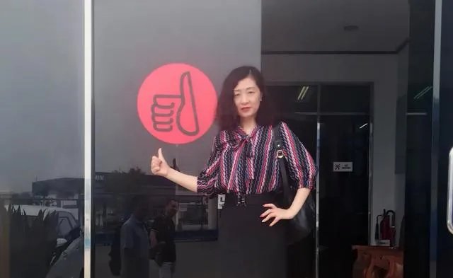 大家能否推荐下适合职场女性的服装品牌？穿上走路带风那种？