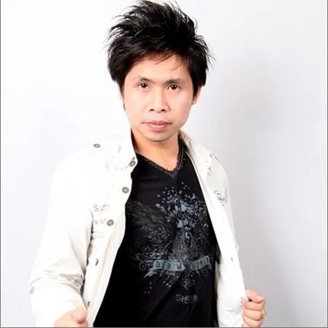 蝴蝶爱上花的歌手简介