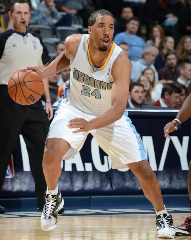 安德烈·米勒的球技如何?和马刺队的整体风格相融吗?