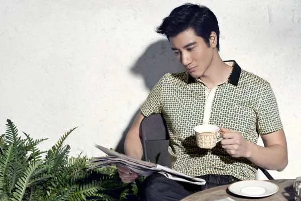 李靓蕾学历有多高？她的家世背景如何？