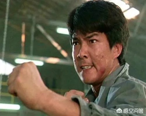 《七小福》中为什么有的人用艺名有的人用原名？