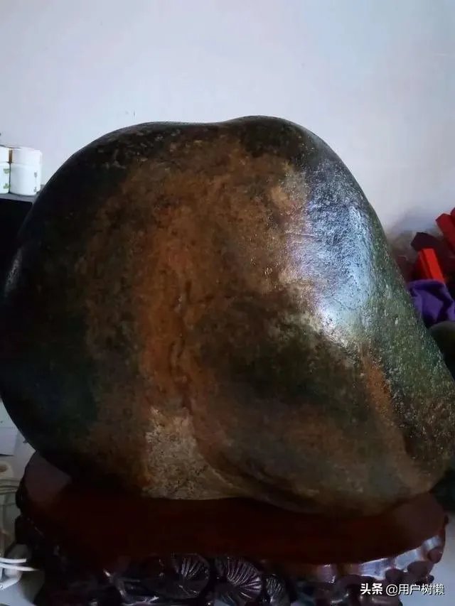 石友们，把你们的新疆和田玉、籽料原石和天然奇石发个图出来让石友们看看学习下？