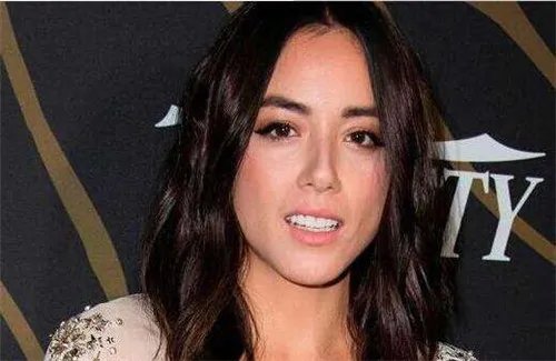 华裔女演员改姓氏  称：中国姓氏会让好莱坞不舒服