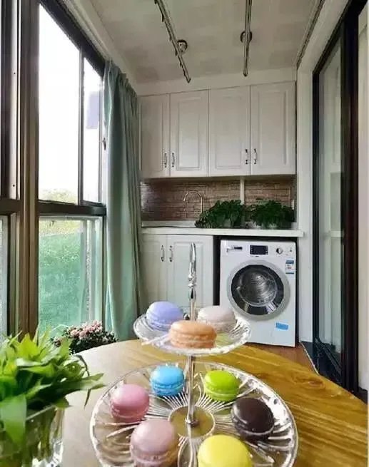 原来阳台要这样装,一下解决两个问题,洗衣、收纳两全其美!