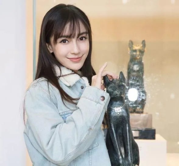 大方脸女孩适合什么发型呀？