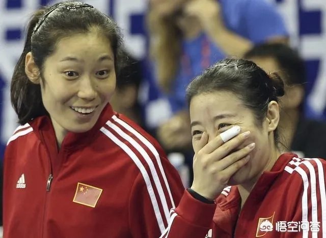 北仑站女排最后一战，大美女姚笛在场下捂嘴偷笑，朱婷还手舞足蹈的发生了什么？