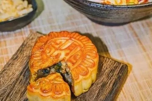 螺蛳粉等奇葩月饼畅销，网友对此有何表示？