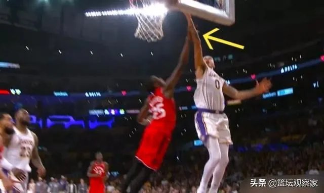 湖人关键追分时刻明显被猛龙打手犯规，为什么湖人不申请挑战裁判的吹罚？你怎么看？