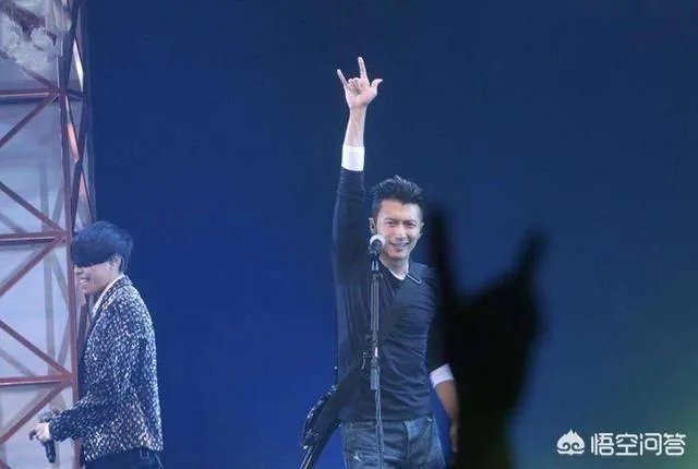 2018年《中国好声音》中哪位导师的唱功实力比较强？为什么？