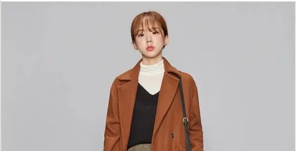 关晓彤军大衣裹羽绒服，正确的过冬穿法到底是怎样的？