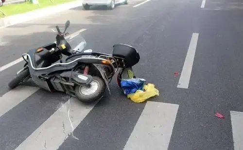 山东泰安一轿车撞上4辆电动车，此事故是否有人员伤亡的情况？