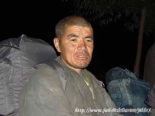 有些农民工日薪三四百,为何骑摩托车回家过年,而不坐飞机呢?