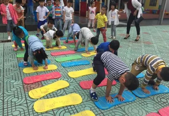 疯狂猜成语两只手两只脚是什么成语