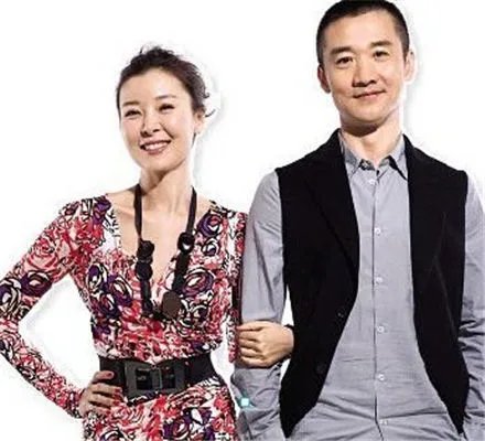 黄志忠柯蓝近况如何？ 穿情侣装同回住处