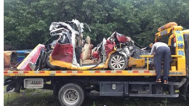 父子三人驾车外出过父亲节全部遇难是怎么回事？